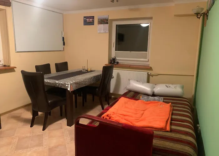 Kwatera Na Parterze !Przed Remontem! Przeczytaj Przed Wynajmem