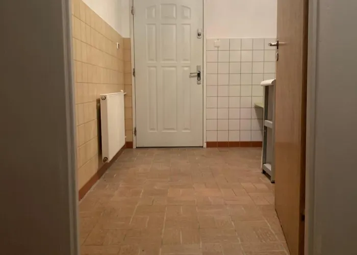 Kwatera Na Parterze !Przed Remontem! Przeczytaj Przed Wynajmem